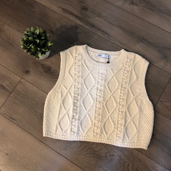 Zara Sleeveless Cropped Cable Knit Top 